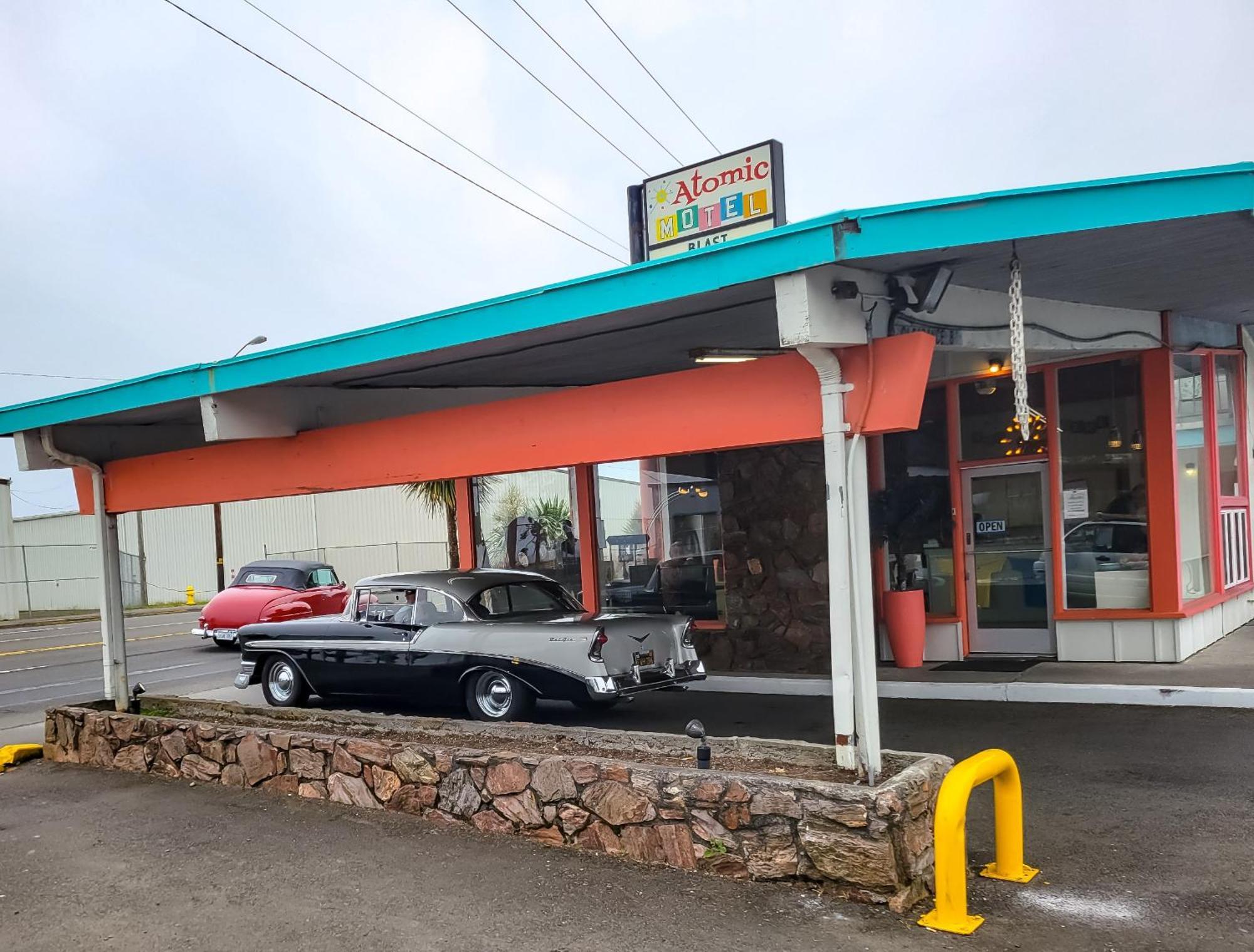 Atomic Motel Astoria Ngoại thất bức ảnh